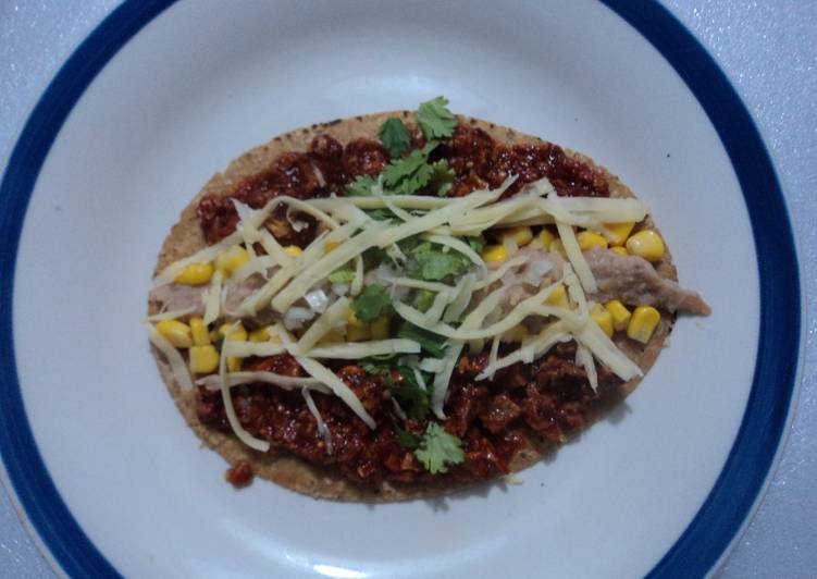 Huarache de chicharrón prensado a la Mexicana las tías Correa