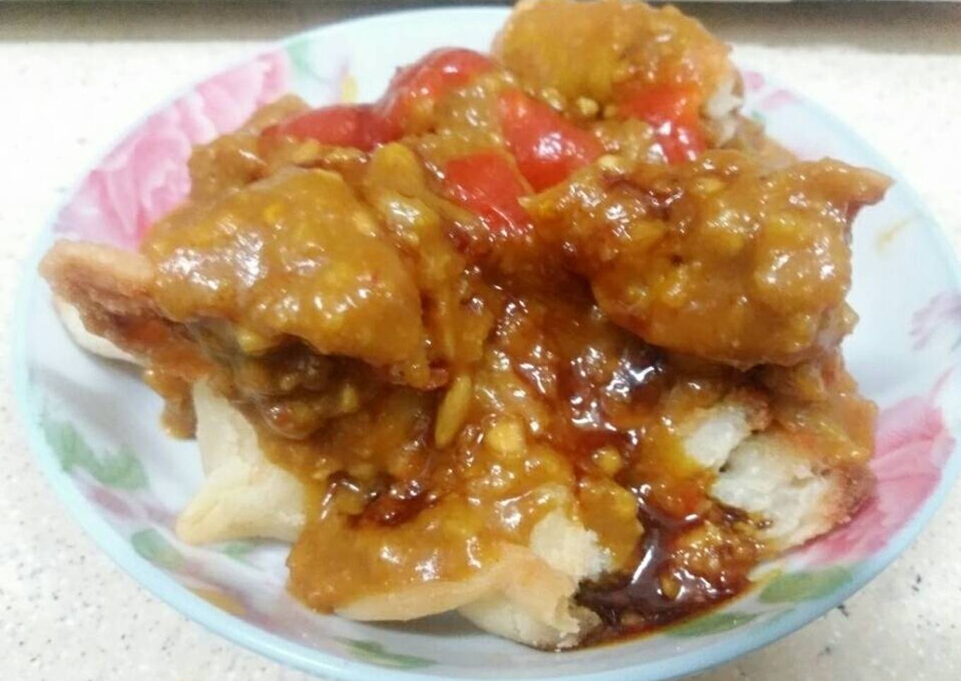 Batagor saus kacang