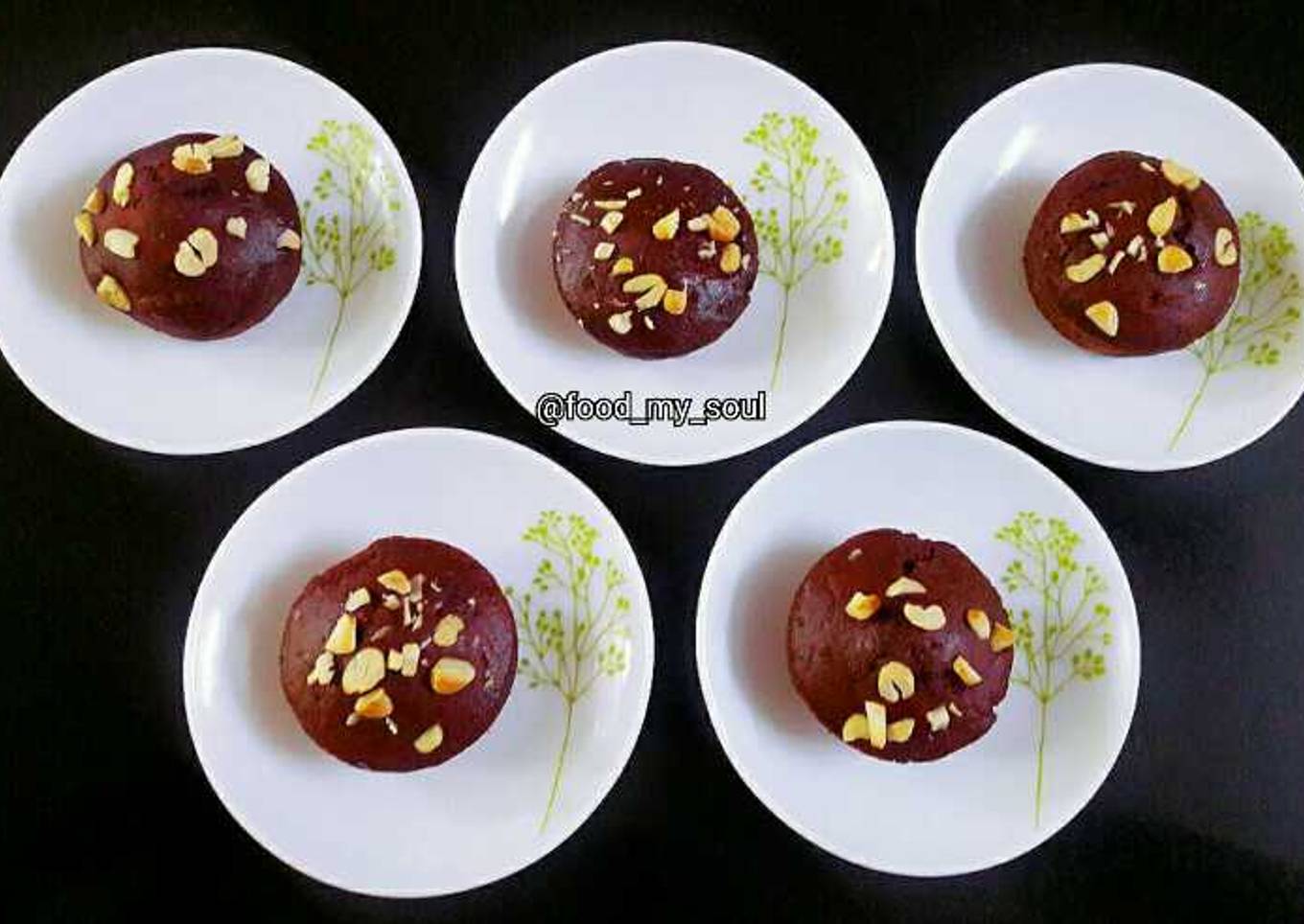 Hearty Chocolate-Beetroot Muffins (Eggless)
