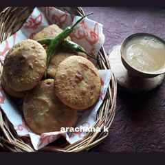 A picture of Pyaz ki kachuri.