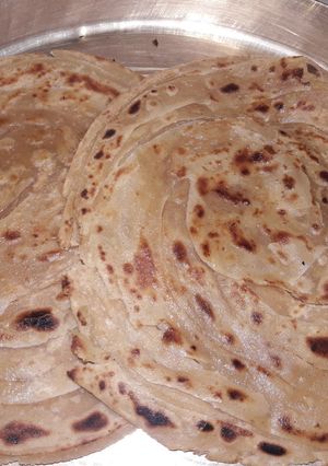 લચ્છા પરોઠા (Lachcha Paratha Recipe In Gujarati) રેસીપી મુખ્ય ફોટો