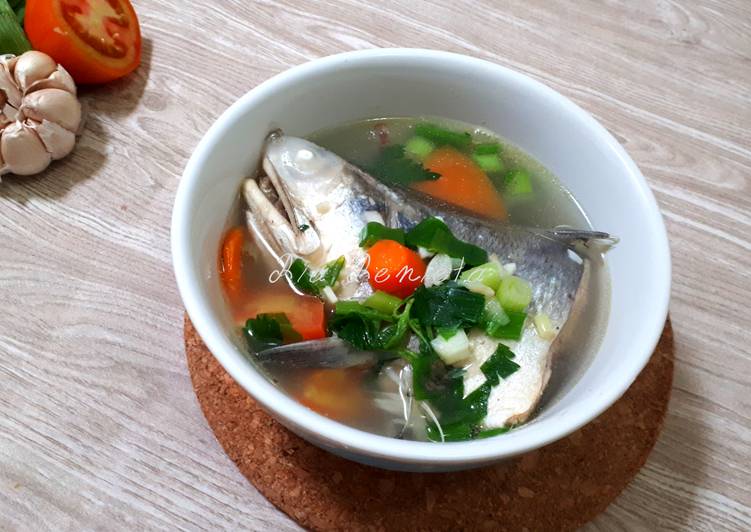 Cara Gampang Menyiapkan Sup Ikan Senangin Anti Gagal
