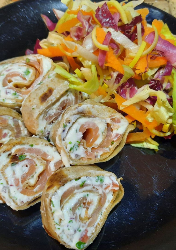 Glutén-, tej- és tojásmentes füstölt lazac tekercsek recept fotója