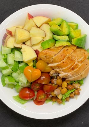 Hình của món Ức gà nướng trộn salad: giảm cân + eat clean.
