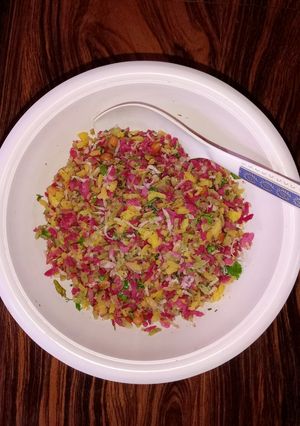 होली स्पेशल रंगीन दडपे पोहे रेसिपी मुख्य फोटो