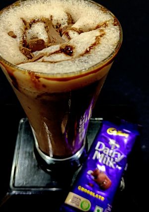 હોટ ચોકલેટ (Hot Chocolate Recipe In Gujarati) રેસીપી મુખ્ય ફોટો