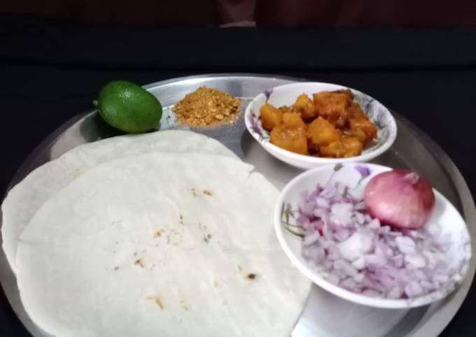 Tandulachi Bhakri (chawal ki Roti)