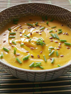 Una foto de Crema de zanahoria con patata y especias