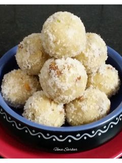 নারকেল সুজির লাড্ডু (narkel sujir ladoo recipe in Bengali) রেসিপির প্রধান ছবি