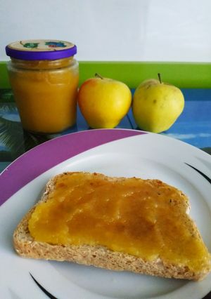 Una foto de Mermelada de manzana 🍏