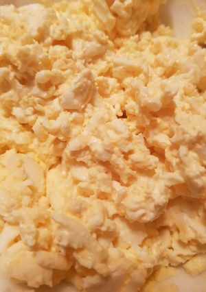 Фото Чесночный салат с сыром и яйцом.