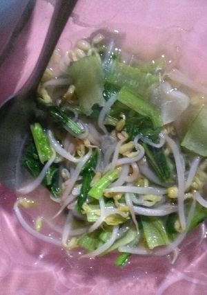 Foto resep Tumis kecambah dan sawi #menusahur #bikinramadhanberkesan