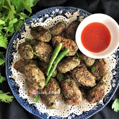 A picture of Kothimbir Mutkule (Maharashtrian Style Coriander Leaves Fritters).