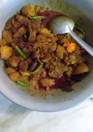 A picture of Cauliflower potato dum.
