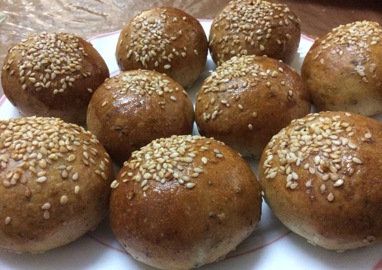 طريقة عمل فطائر الزعتر الاخضر والجبنه النابلسية بالصور من سمر ابو غوش