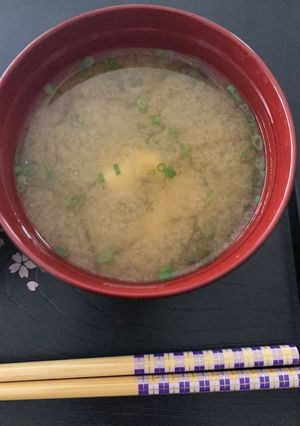 Hình của món Canh Miso Rong Biển (Miso Soup).