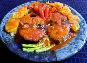 Hình của món Cá ngừ kho thơm (dứa).