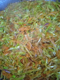 Una foto de Relleno para Arrolladitos primavera 😋😋🥕🧅😋😋🥕🧅