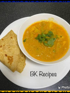 ஈஸி மிக்ஸட் வெஜிடபிள் குருமா🌱(easy mixed vegetable kurma recipe in tamil) செய்முறை முக்கிய புகைப்படம்