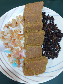 સુખડી (sukhdi recipe in gujarati) રેસીપી મુખ્ય ફોટો