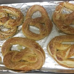 A picture of Easy homeade pretzels.