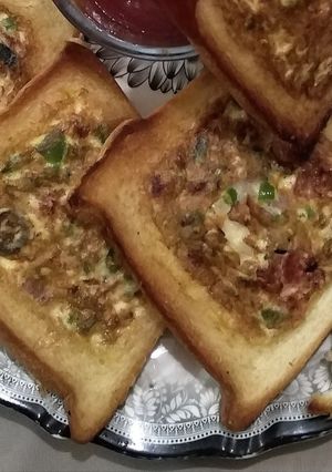 A picture of CHEESEY BREAD HOLE OMELET ✨.