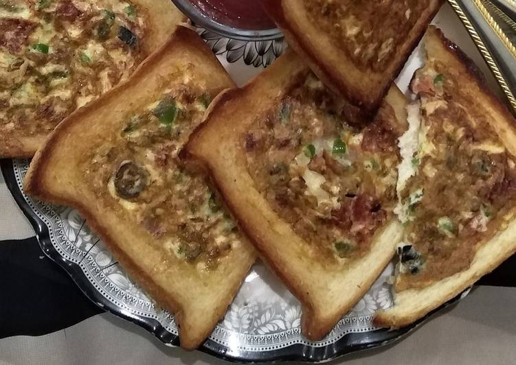 Recipe of Perfect CHEESEY BREAD HOLE OMELET ✨
