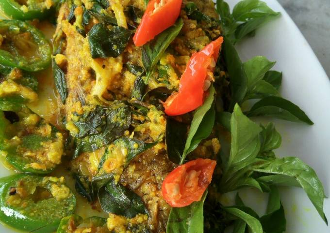 Resep 29. Ikan Mas bumbu Kuning Pedas, Lezat