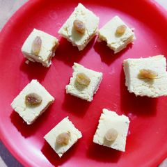Besan burfi A picture of Besan burfi.