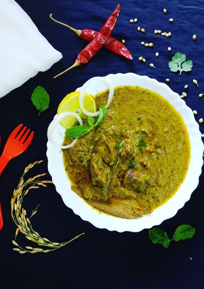 கிரீன் சிக்கன் டிக்கா கிரேவி (Green chicken tikka gravy recipe in tamil) செய்முறை முக்கிய புகைப்படம்