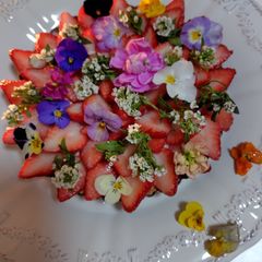 A picture of Lovery Strawberry and flower tart.