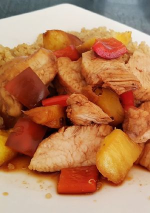 Una foto de Pollo con piña