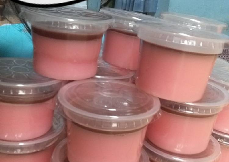 Puding strawberry vla coklat