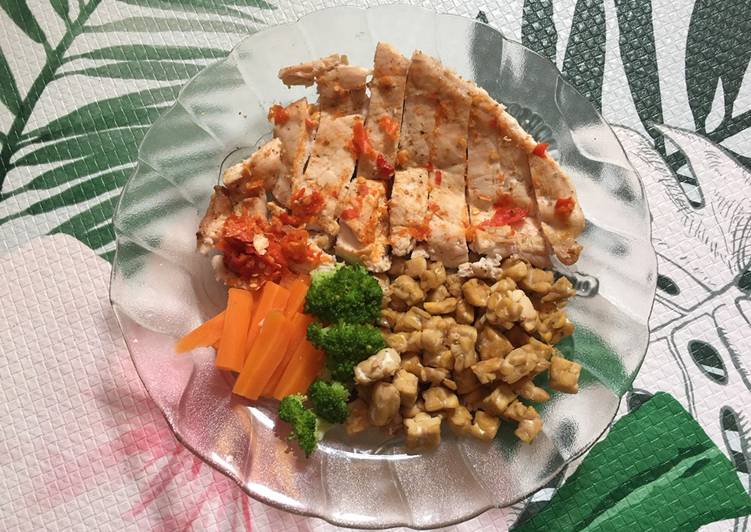 Cara Gampang Menyiapkan [Diet] Dada ayam bakar 764kal-makan siang, Bisa Manjain Lidah
