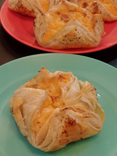 Foto resep Egg Cheese Sausage Puff Pastry