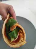 Crêpes salados de tomate, queso de cabra, parmesano y macha