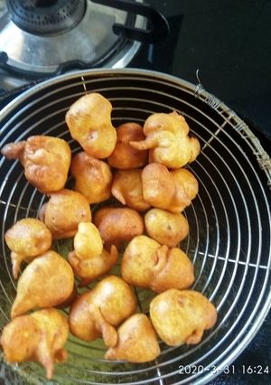 A picture of Besan bhajji.