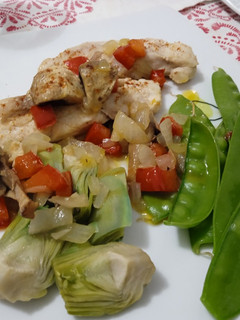 Una foto de Pollo con tirabeques
