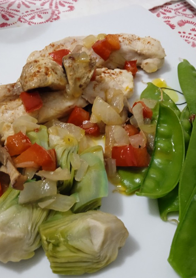 Una foto de Pollo con tirabeques