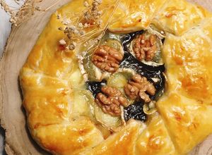 Foto principal de Galette de cebolla caramelizada con queso de cabra