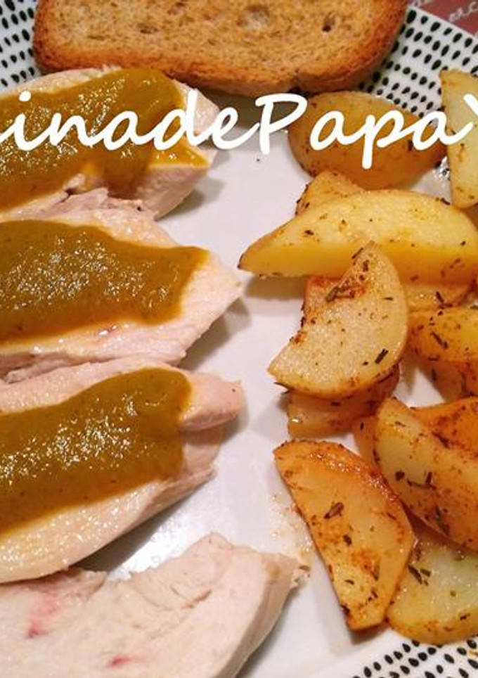 Una foto de Pechuga de Pollo Escalfada, crema de Verduras y Caldo (3 platos en 1)