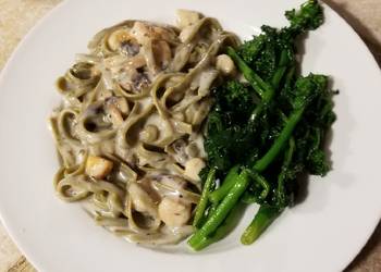 Easiest Way to Prepare Appetizing Seafood fettucinis in white sauce