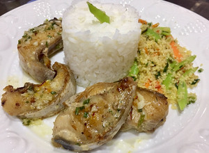 Una foto de Bagre al Ajillo & Trigo con Vegetales #lacocinadegiri#pescado #bagre