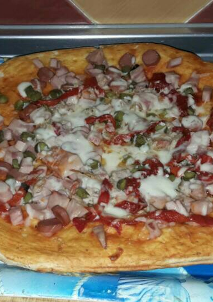Una foto de Pizza de jamón york y queso y etc🤗🖒🍽🍕🌃