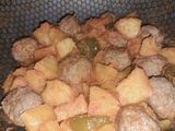 صينية بطاطس محمرة بالكفتة