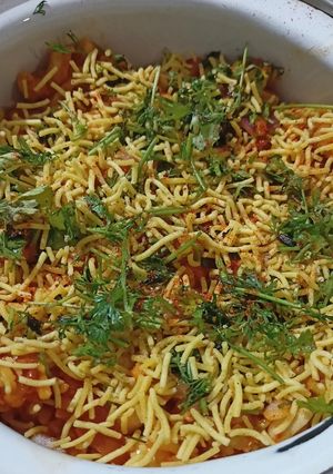 A picture of Maggi bhel.