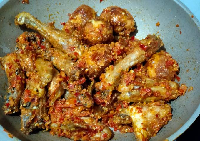 Balado telur dan daging ayam