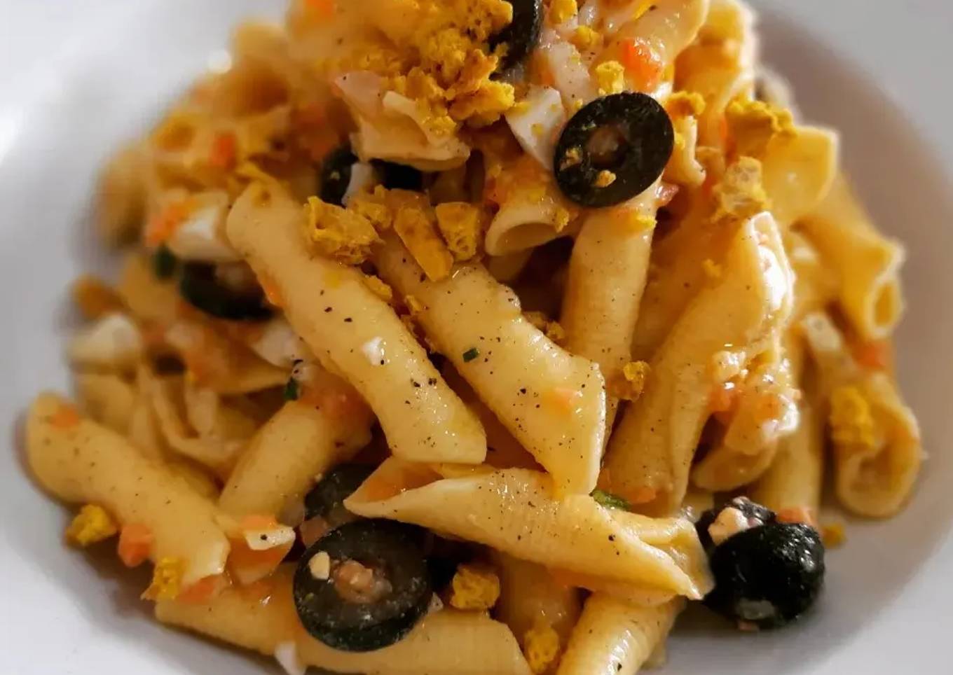 Ensalada de pasta con vinagreta de apio y comino