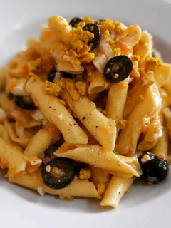 Una foto de Ensalada de pasta con vinagreta de apio y comino