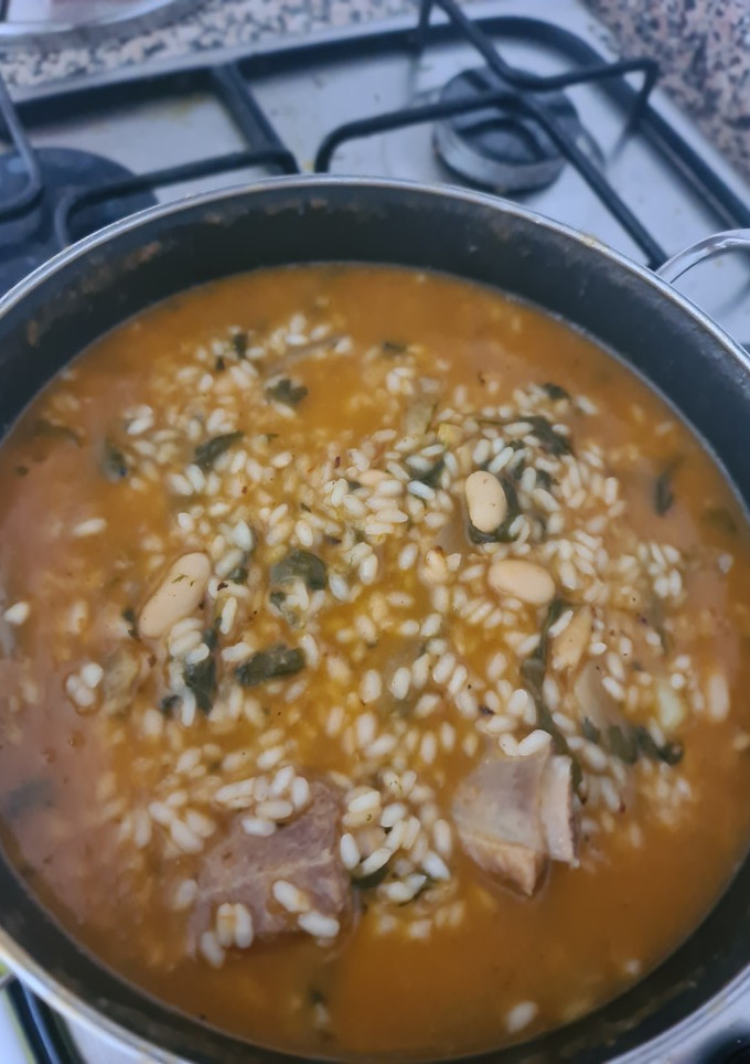 Una foto de Arroz con acelgas a mi estilo